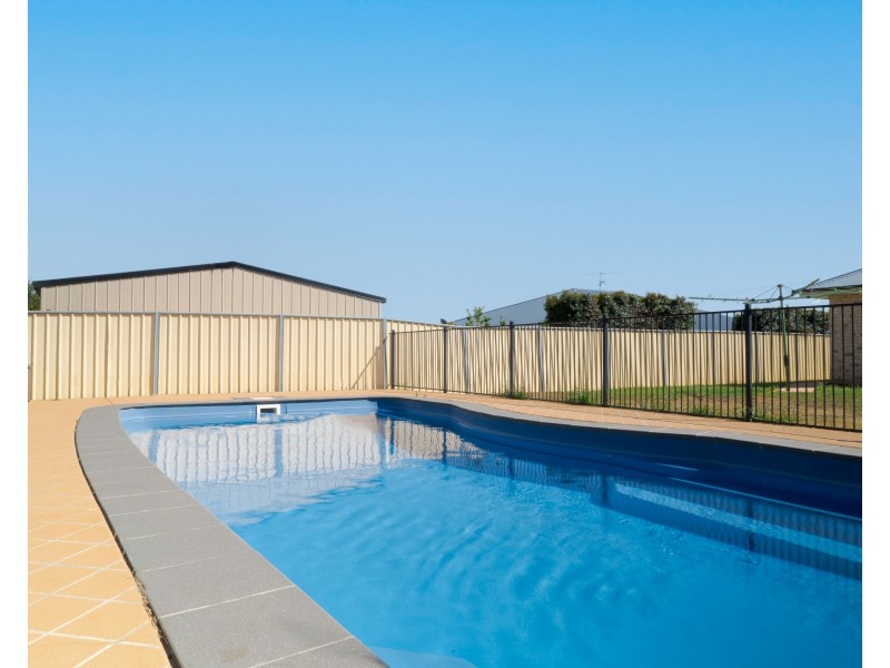 11 Sommariva Street, Westbrook QLD 4350