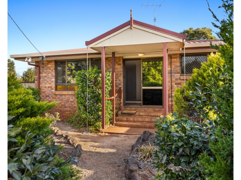 2 Storey Street, Centenary Heights QLD 4350