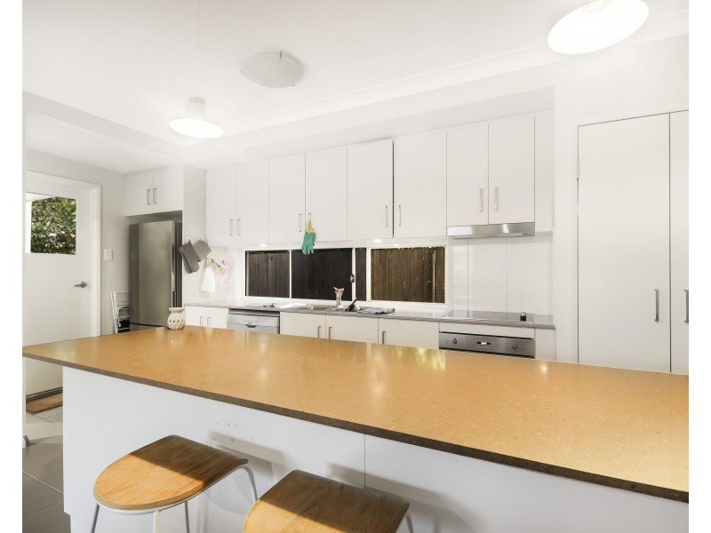 Unit 2/421 Tor Street, Newtown QLD 4305