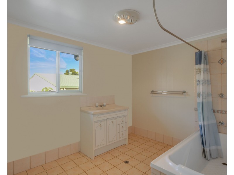 12 Stuart Street, Mount Lofty QLD 4350