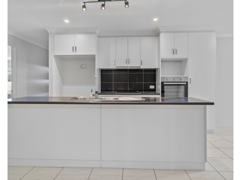 17 Shelby Street, Glenvale QLD 4350