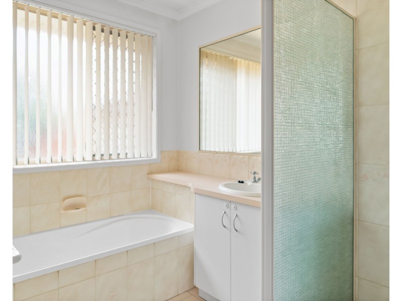 16 Carmen Street, Kearneys Spring QLD 4350