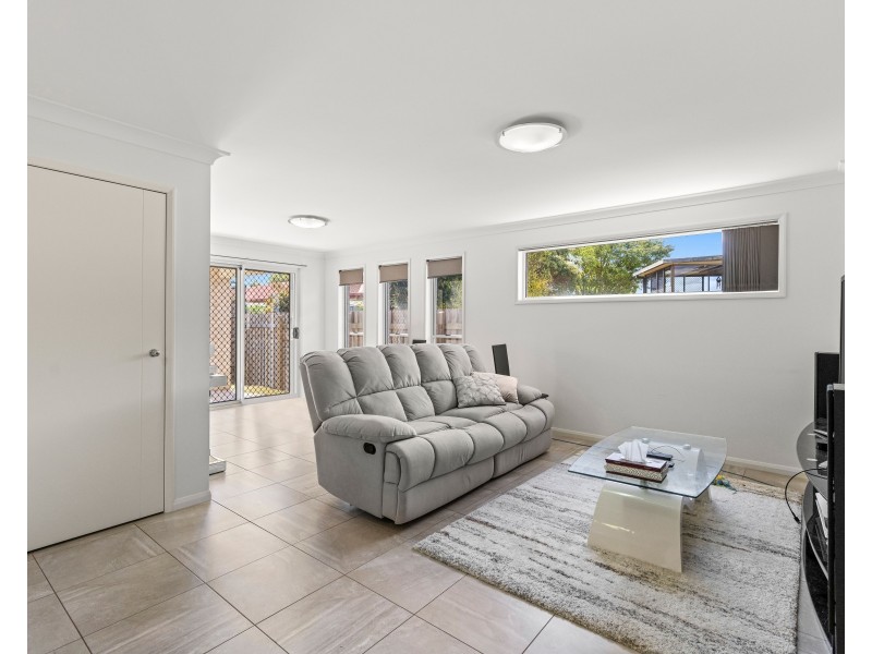 Unit 4/397 Stenner Street, Kearneys Spring QLD 4350