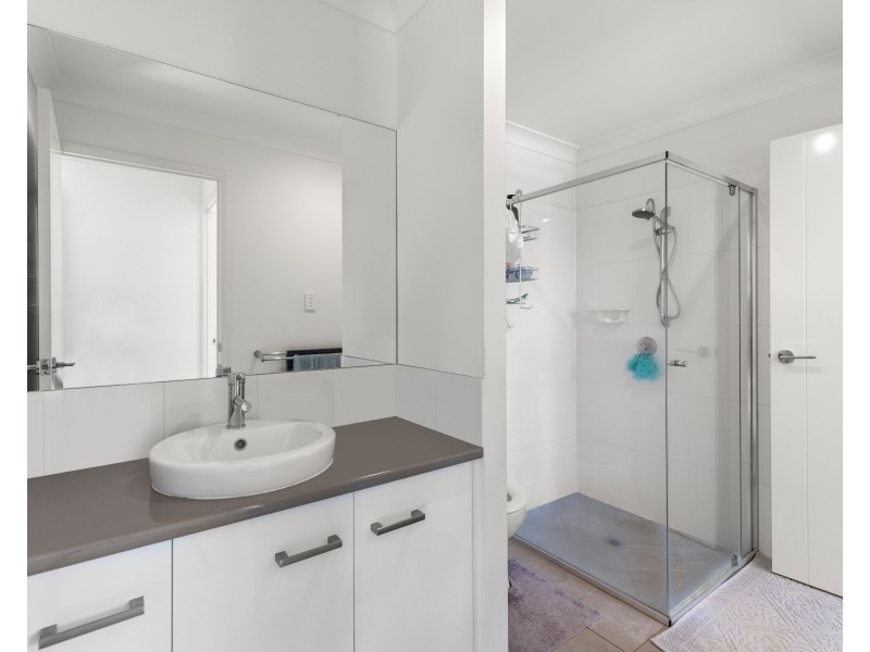 Unit 4/397 Stenner Street, Kearneys Spring QLD 4350