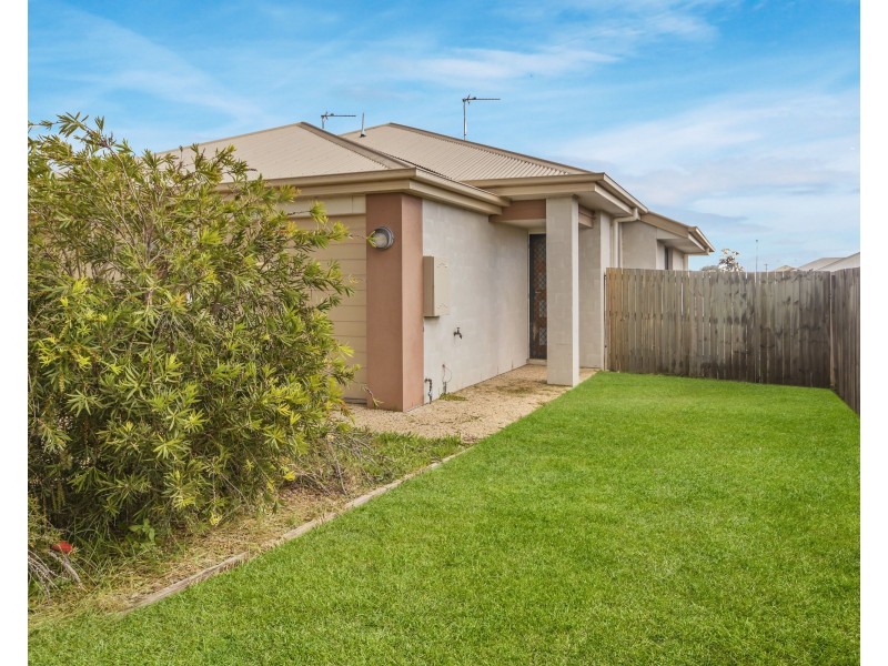 Unit 2/27 Weebah Place, Cambooya QLD 4358