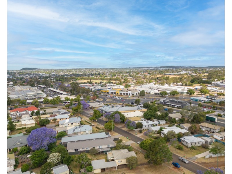 Shop 8/131 Anzac Avenue, Newtown QLD 4350