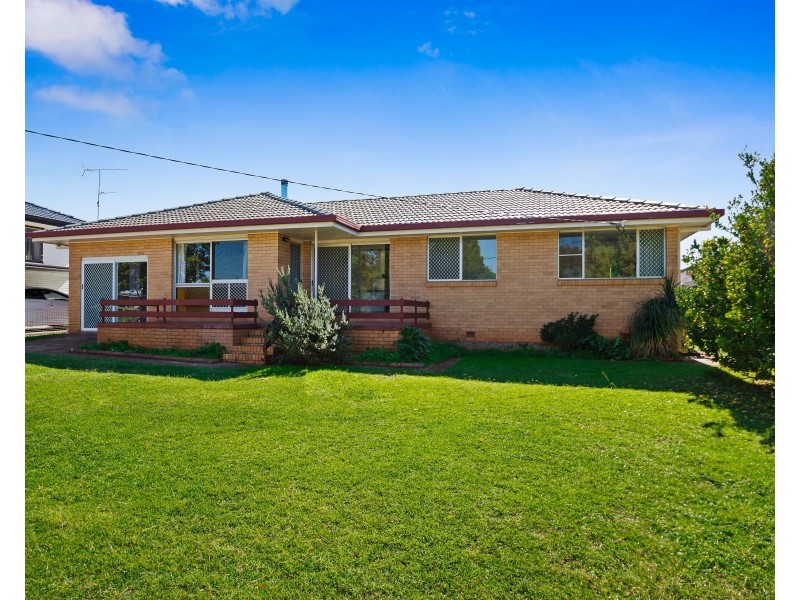 5 Evon Street, Rockville QLD 4350