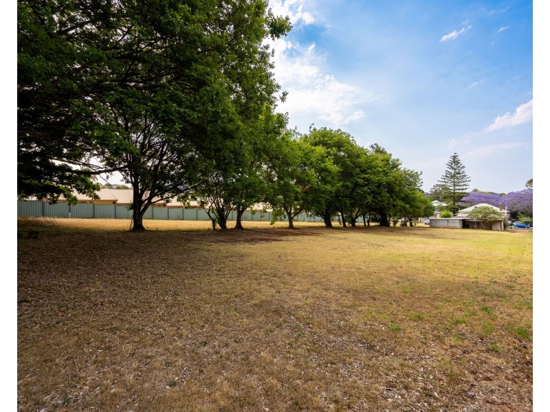 252 – 254 James Street, Harristown QLD 4350