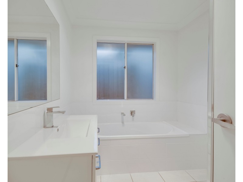 7 Downs Street, Glenvale QLD 4350