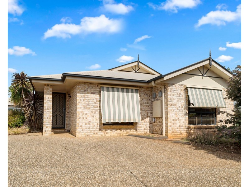 Unit 1/8 Paulene Crescent, Kearneys Spring QLD 4350