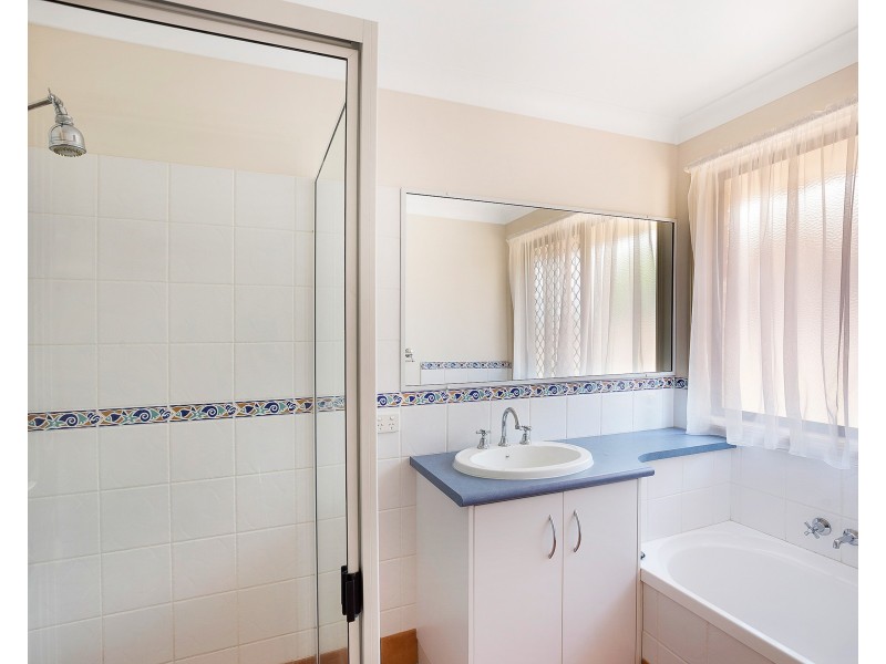 33 Fry Street, Middle Ridge QLD 4350