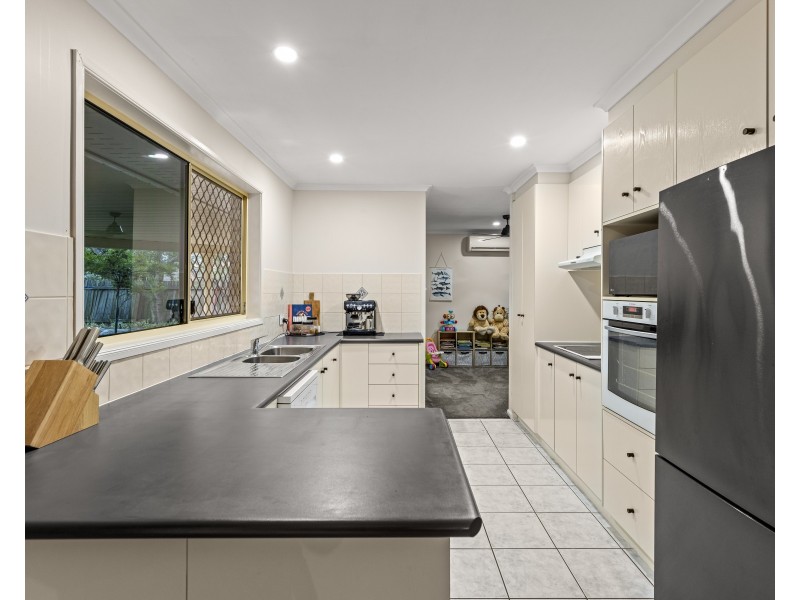4 Stratford Drive, Wyreema QLD 4352