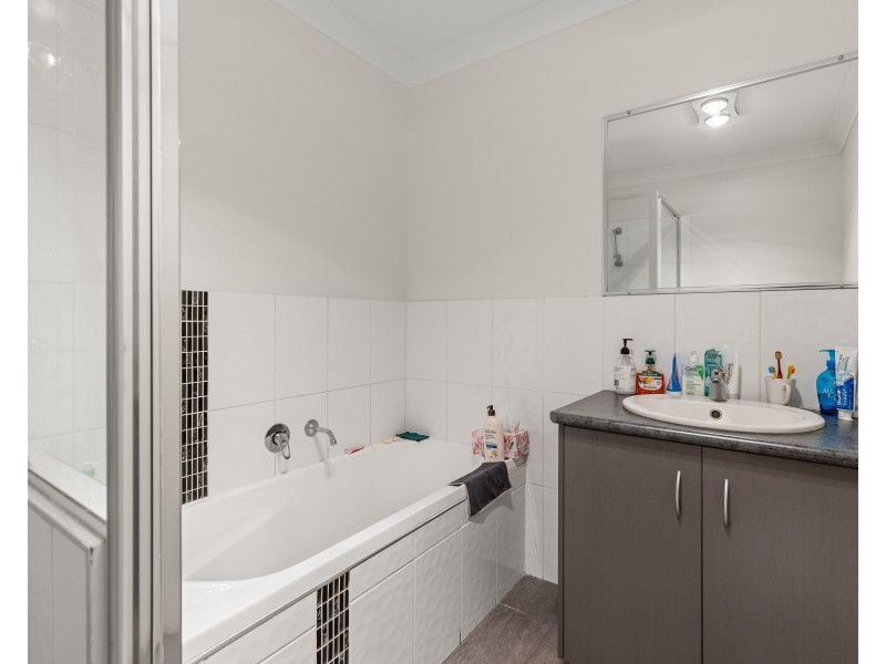 2 Nash Drive, Glenvale QLD 4350