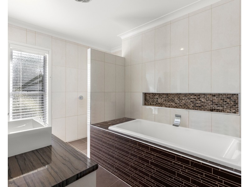 18 Quail Crescent, Highfields QLD 4352