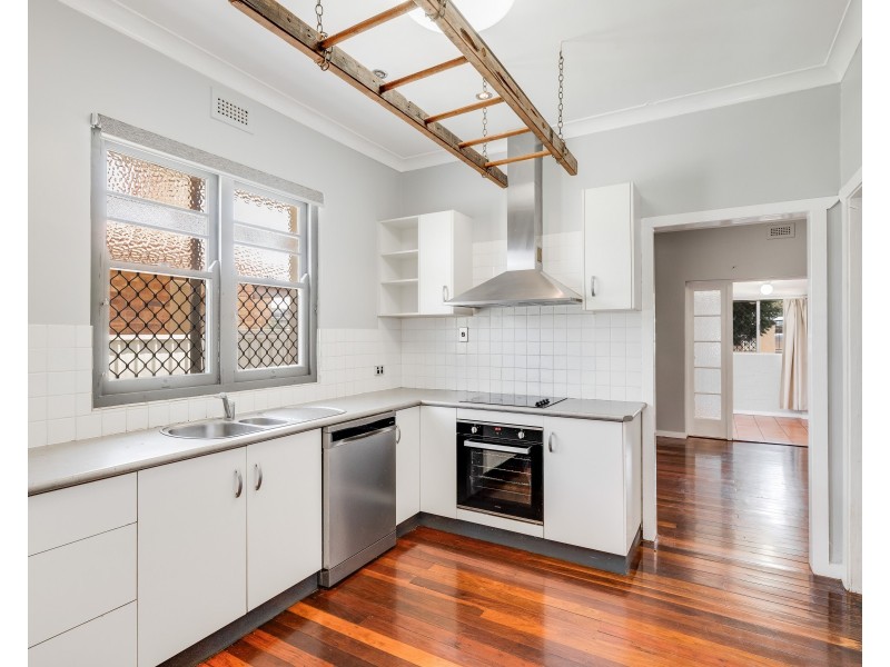 6 Beelbee Street, Harristown QLD 4350