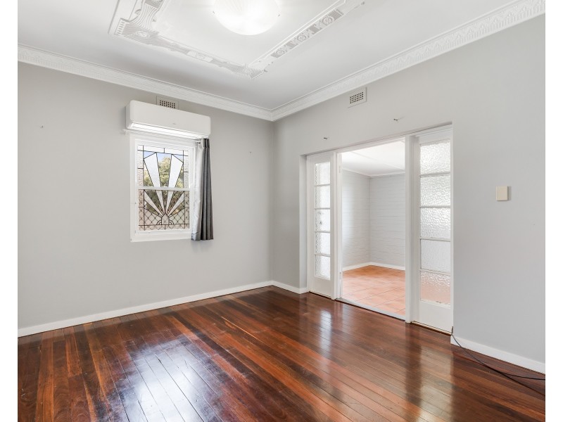 6 Beelbee Street, Harristown QLD 4350