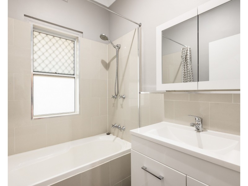 6 Beelbee Street, Harristown QLD 4350