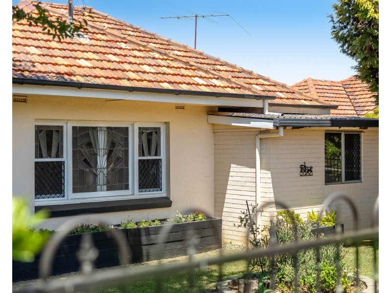 6 Beelbee Street, Harristown QLD 4350