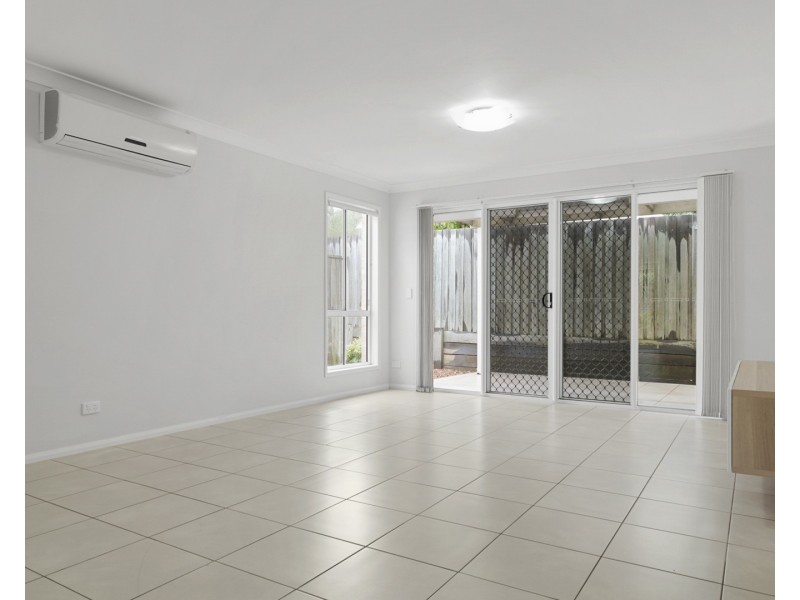 Unit 2/52B Llewellyn Street, Centenary Heights QLD 4350