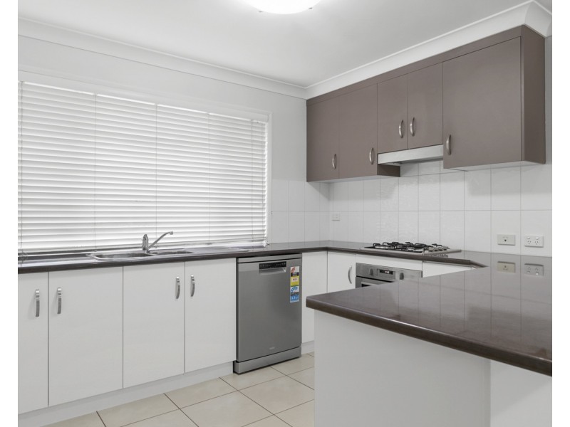 Unit 2/52B Llewellyn Street, Centenary Heights QLD 4350
