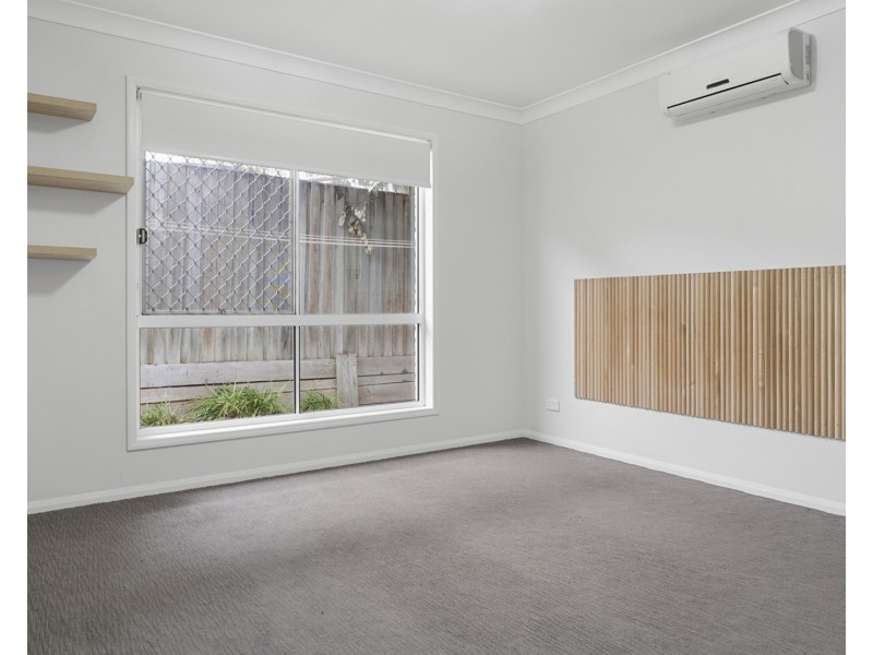 Unit 2/52B Llewellyn Street, Centenary Heights QLD 4350
