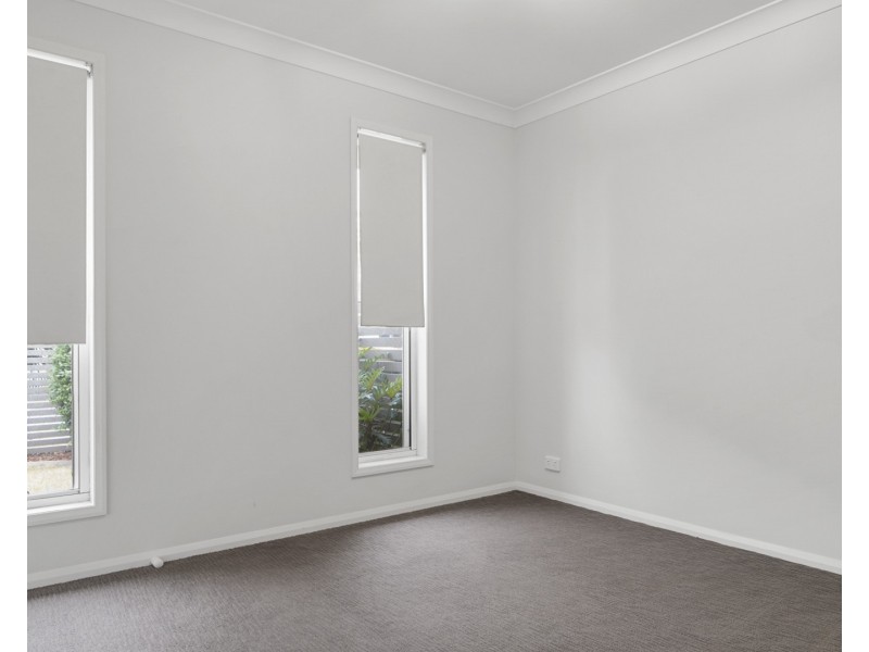Unit 2/52B Llewellyn Street, Centenary Heights QLD 4350