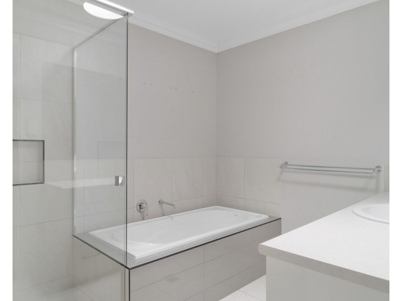 Unit 2/17 Barambah Street, Glenvale QLD 4350