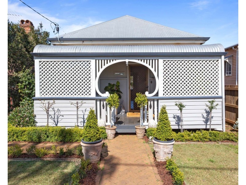 44 Eleanor Street, East Toowoomba QLD 4350