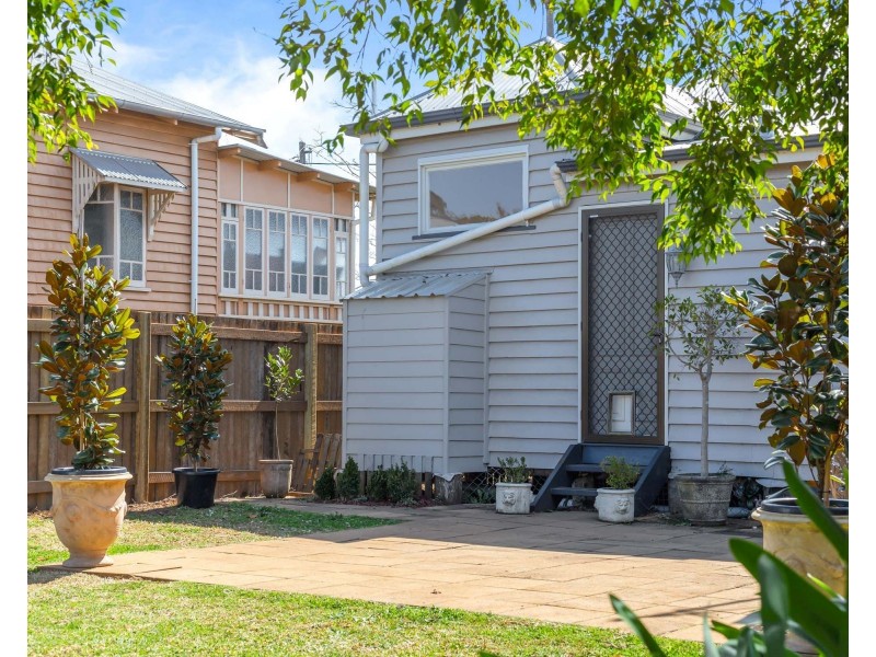 44 Eleanor Street, East Toowoomba QLD 4350