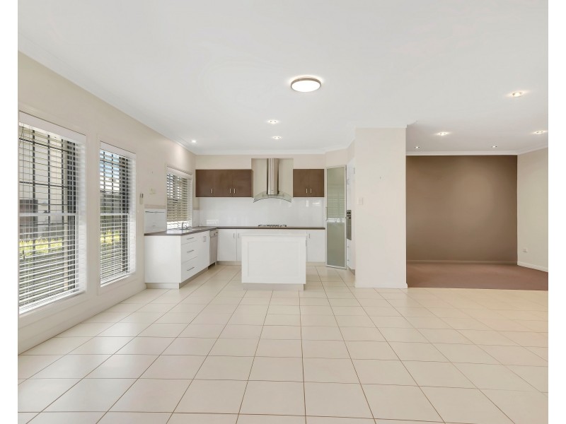 Unit 4/200 Ramsay Street, Centenary Heights QLD 4350