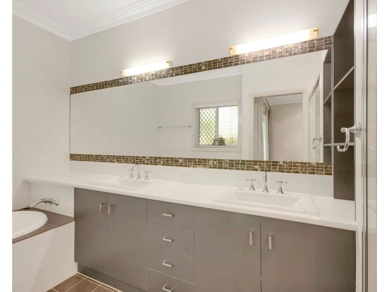 Unit 4/200 Ramsay Street, Centenary Heights QLD 4350