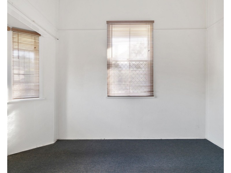 27 Loudon Street, South Toowoomba QLD 4350