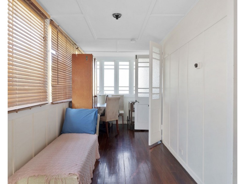 27 Loudon Street, South Toowoomba QLD 4350