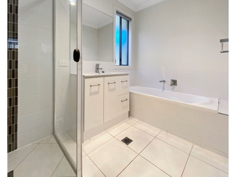 22 Minnett Street, Glenvale QLD 4350