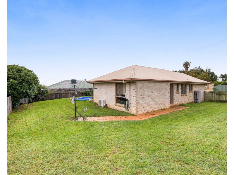 2 Gainsborough Drive, Glenvale QLD 4350