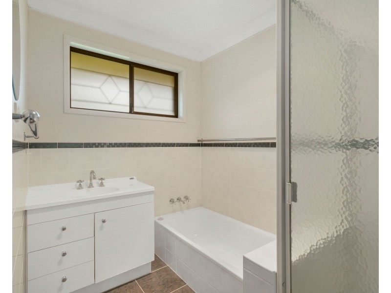 6 Carey Street, Kearneys Spring QLD 4350