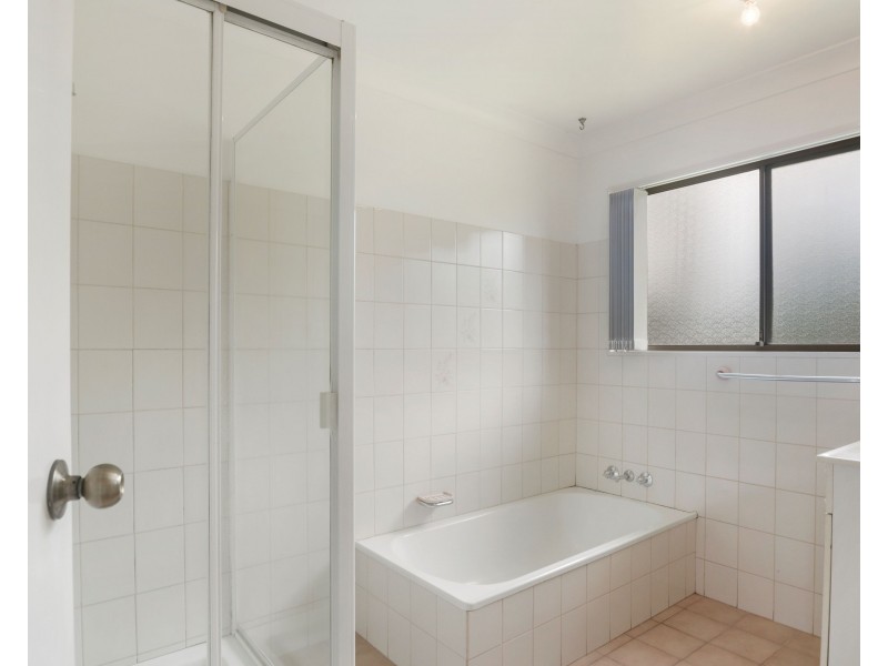 Unit 1/27 Lemway Avenue, Kearneys Spring QLD 4350