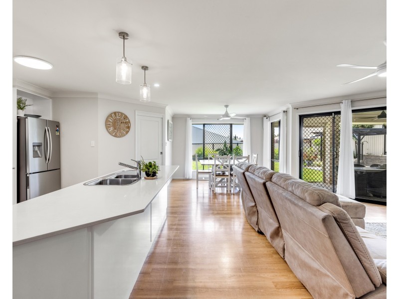 8 Wildcard Drive, Glenvale QLD 4350