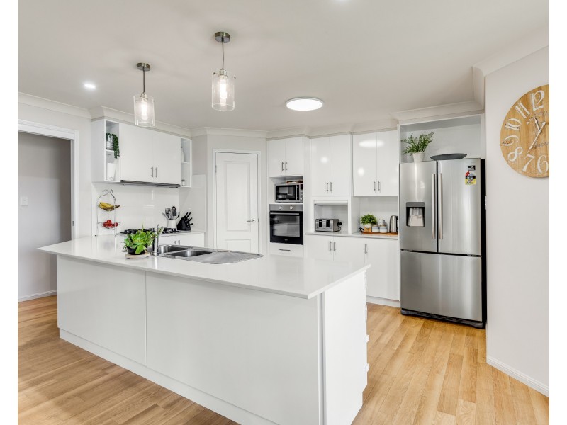 8 Wildcard Drive, Glenvale QLD 4350