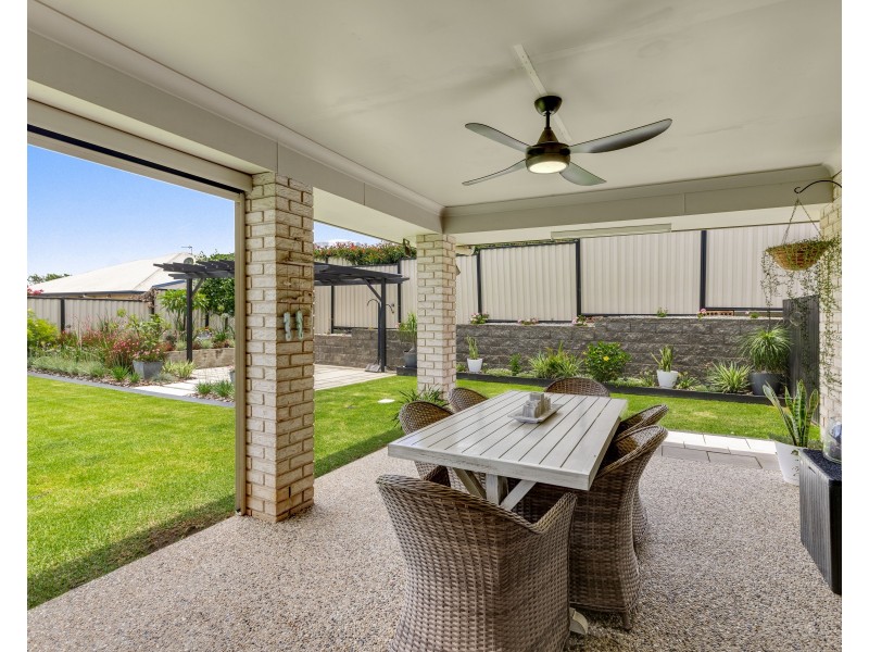 8 Wildcard Drive, Glenvale QLD 4350