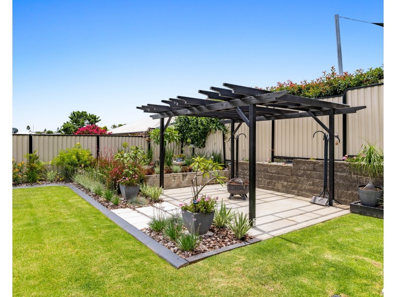 8 Wildcard Drive, Glenvale QLD 4350