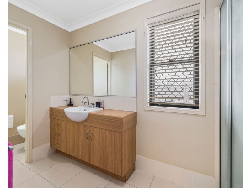 8 Kurrawa Crescent, Glenvale QLD 4350
