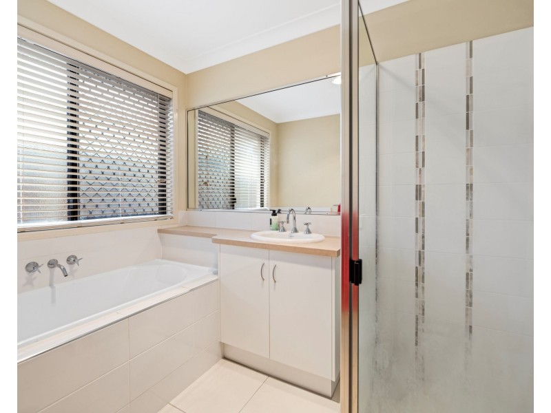 8 Kurrawa Crescent, Glenvale QLD 4350