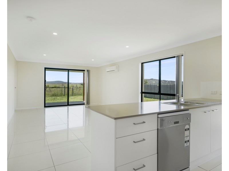 11 Mia Street, Wyreema QLD 4352