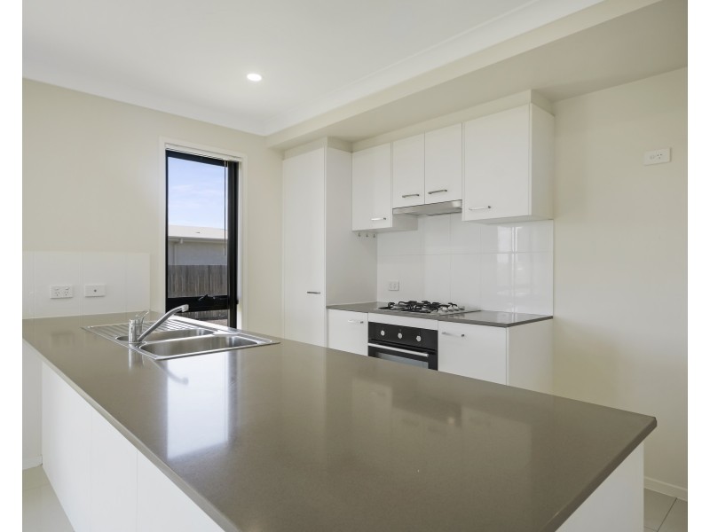 11 Mia Street, Wyreema QLD 4352