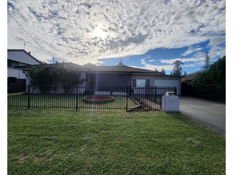 15 Hampton Street, Newtown QLD 4350