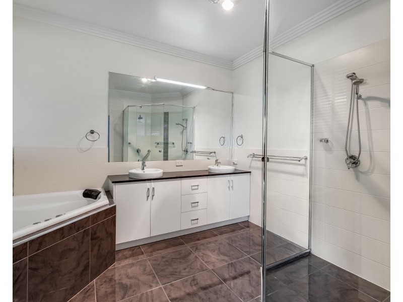 3 Sunrise Court, Gowrie Junction QLD 4352