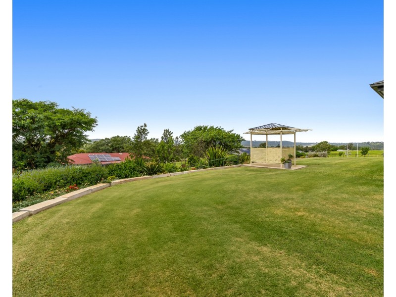 3 Sunrise Court, Gowrie Junction QLD 4352