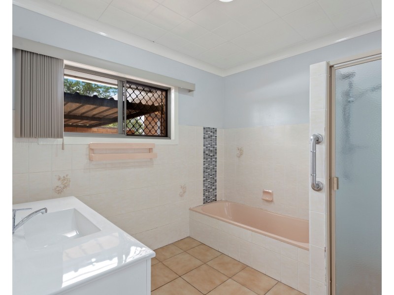 4 Challenor Street, Rockville QLD 4350