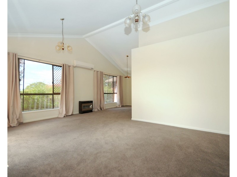 1 Lupin Court, Centenary Heights QLD 4350